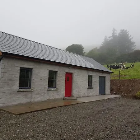 Lovely 2-bed Farm With Views