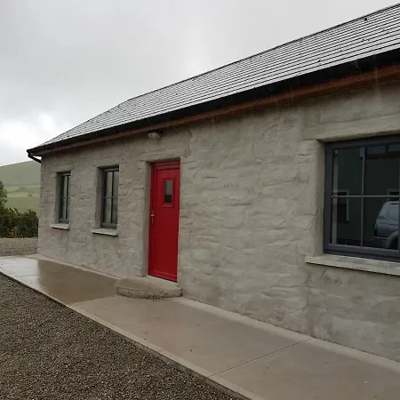 Lovely 2-bed Farm With Views * Camp