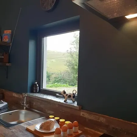Lovely 2-bed Farm With Views Nyaraló
