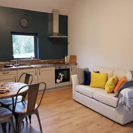 Nyaraló Lovely 2-bed Farm With Views Camp
