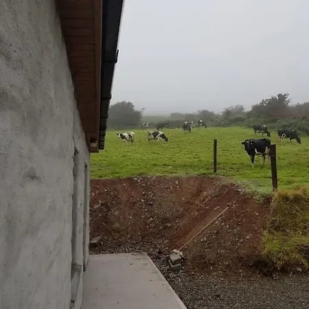 Lovely 2-bed Farm With Views Nyaraló